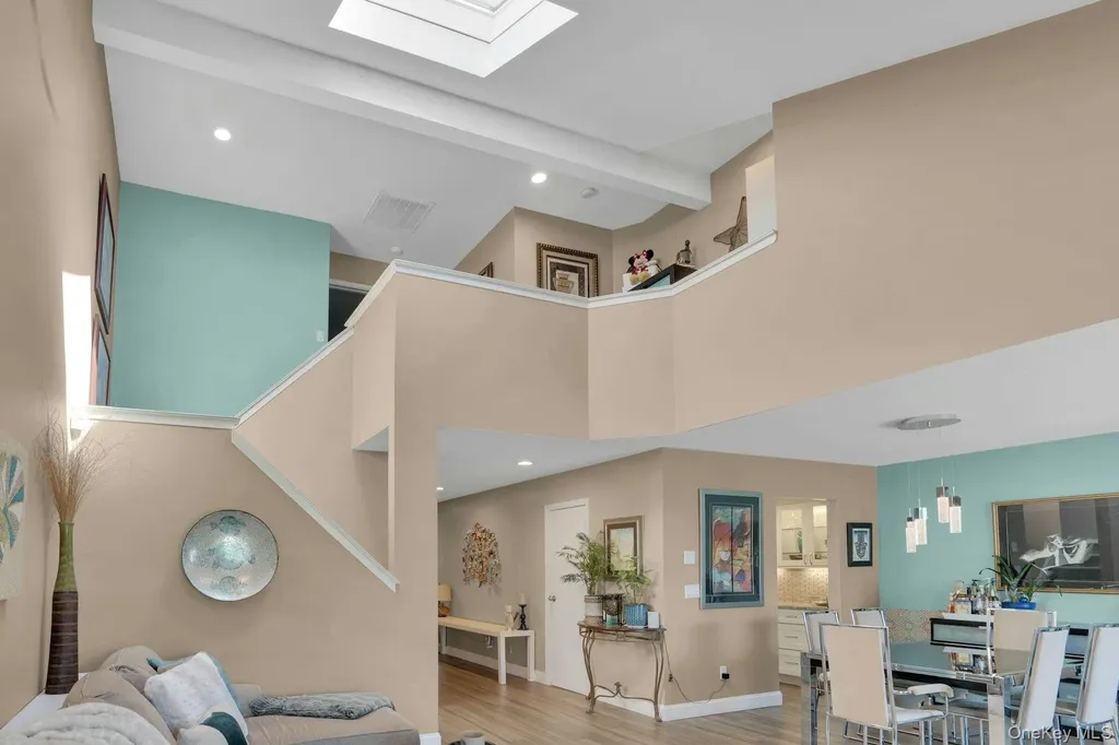 188 Pond View Lane Smithtown NY 11787
