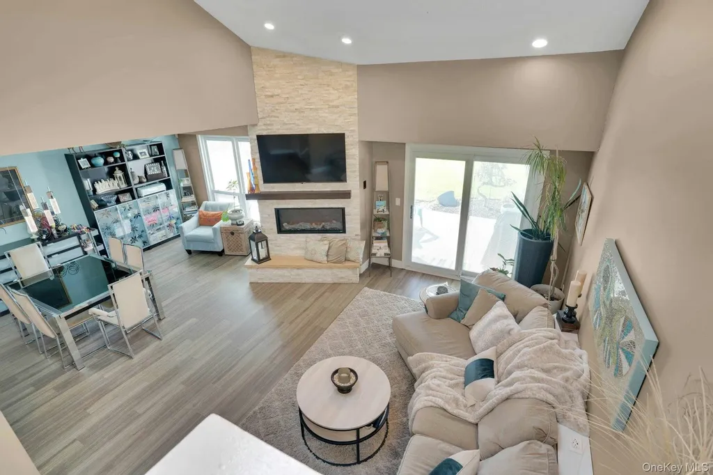 188 Pond View Lane Smithtown NY 11787