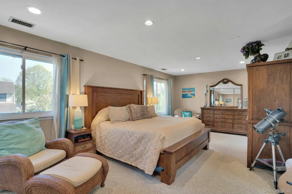 188 Pond View Lane Smithtown NY 11787