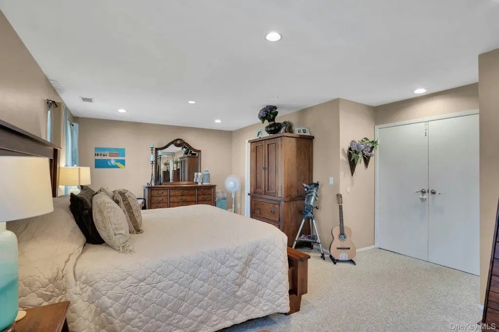 188 Pond View Lane Smithtown NY 11787