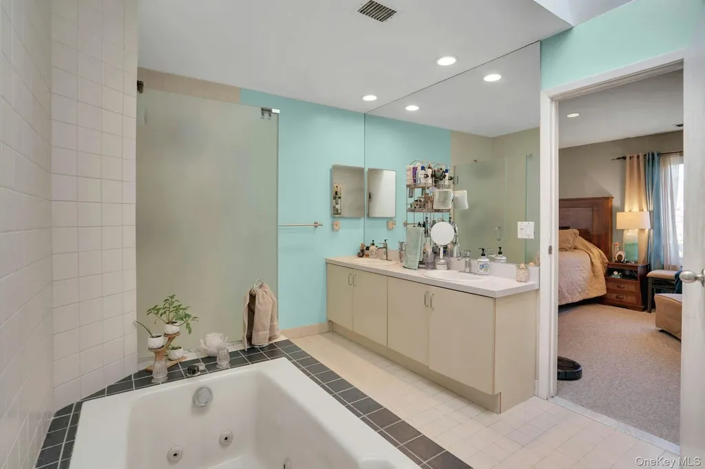 188 Pond View Lane Smithtown NY 11787