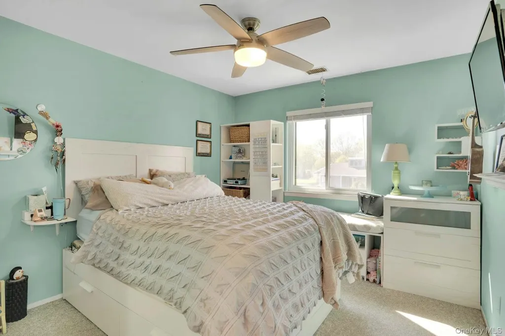188 Pond View Lane Smithtown NY 11787