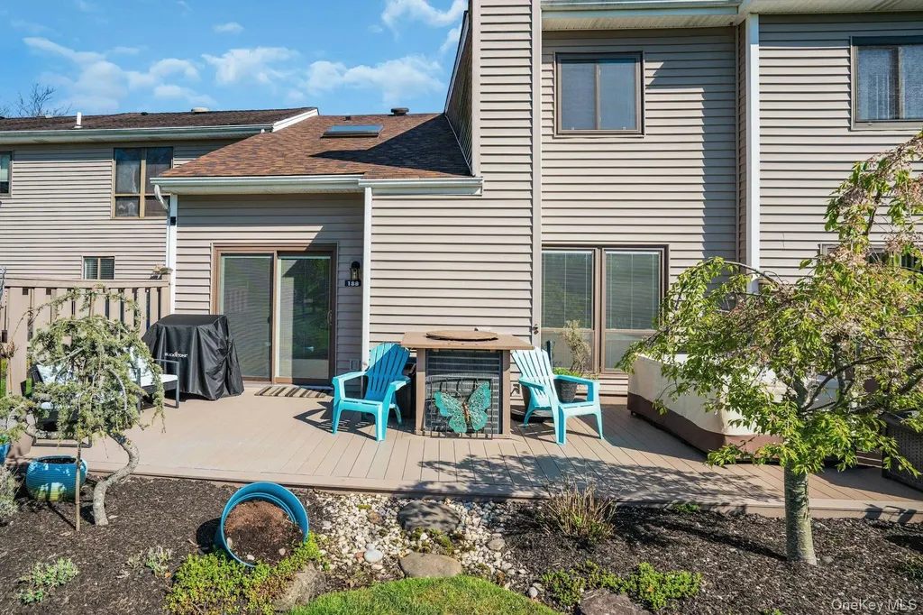 188 Pond View Lane Smithtown NY 11787
