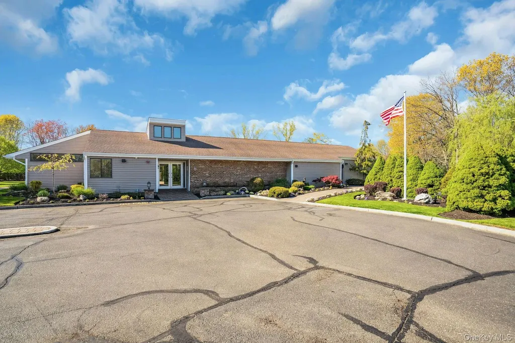 188 Pond View Lane Smithtown NY 11787