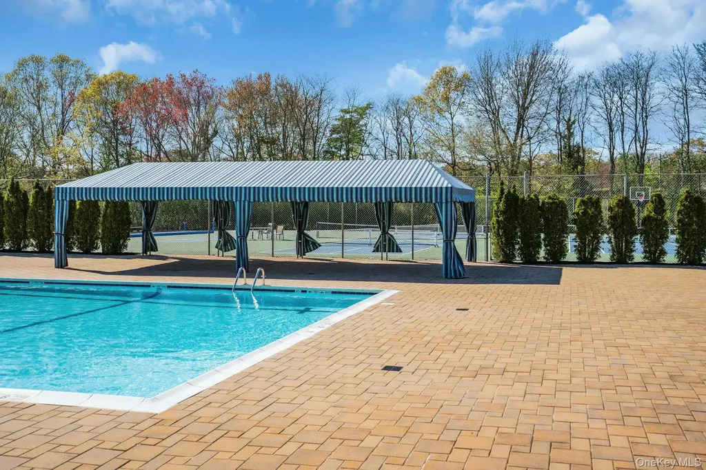 188 Pond View Lane Smithtown NY 11787