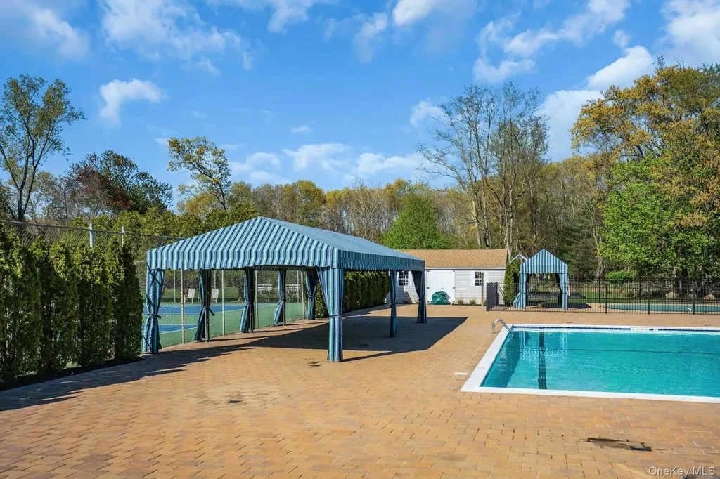 188 Pond View Lane Smithtown NY 11787