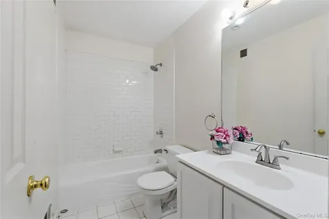 83 Kings Highway New Rochelle NY 10801