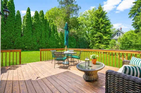 12 Cambridge Court Larchmont NY 10538