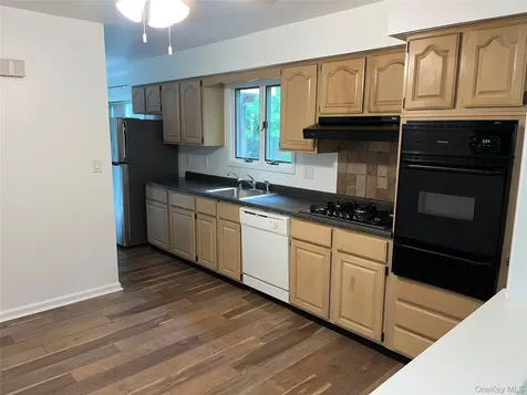 143 Pineview Avenue Bardonia NY 10954