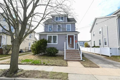 29 Everett Street Lynbrook NY 11563