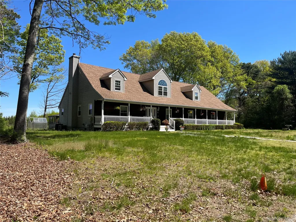5 Easterly Court Manorville NY 11949