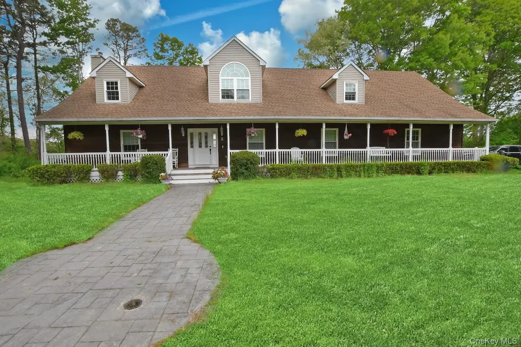 5 Easterly Court Manorville NY 11949
