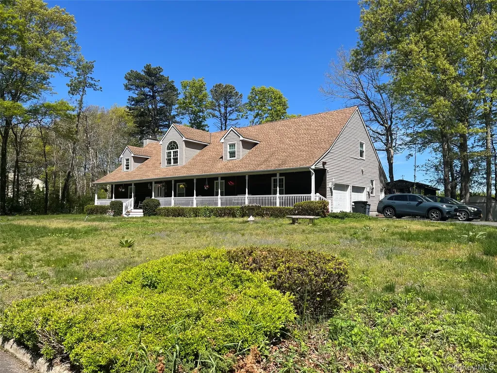 5 Easterly Court Manorville NY 11949