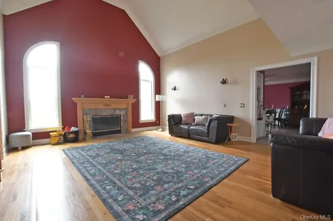 5 Easterly Court Manorville NY 11949