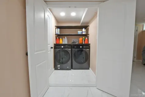 5 Easterly Court Manorville NY 11949