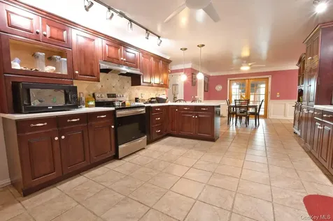 5 Easterly Court Manorville NY 11949