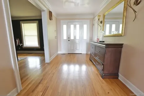 5 Easterly Court Manorville NY 11949