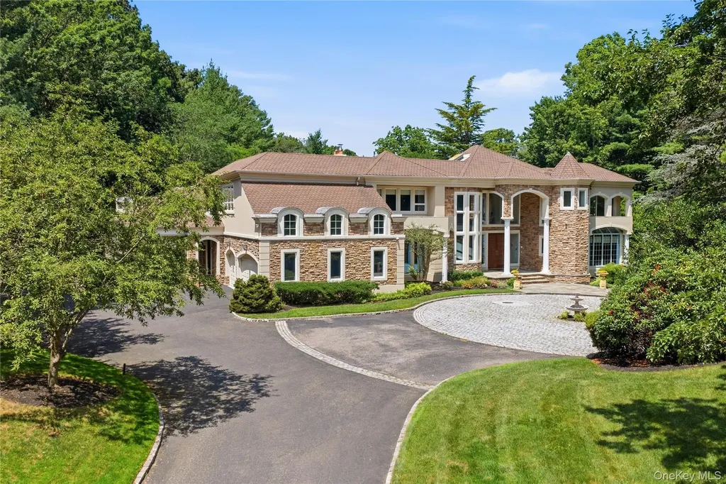 55 Coves Run Oyster Bay Cove NY 11791