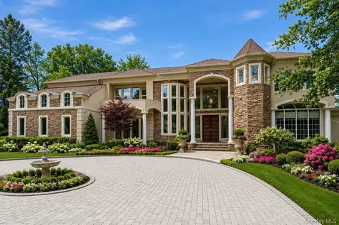 55 Coves Run Oyster Bay Cove NY 11791