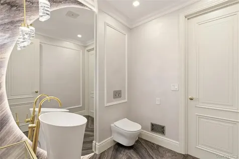 55 Coves Run Oyster Bay Cove NY 11791