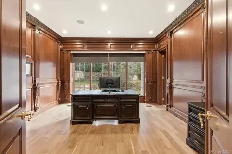 55 Coves Run Oyster Bay Cove NY 11791