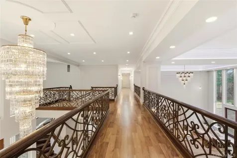 55 Coves Run Oyster Bay Cove NY 11791