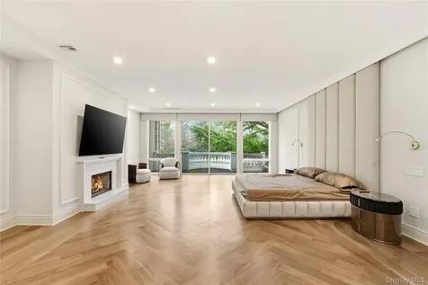 55 Coves Run Oyster Bay Cove NY 11791