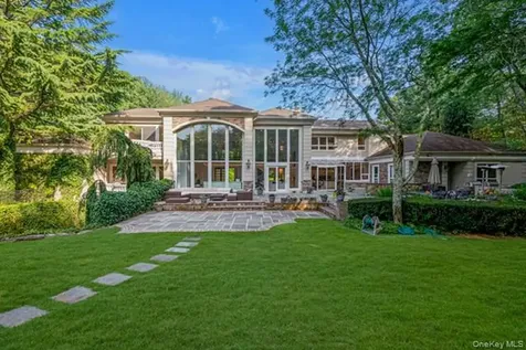 55 Coves Run Oyster Bay Cove NY 11791