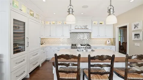 40 Pembroke Drive Glen Cove NY 11542