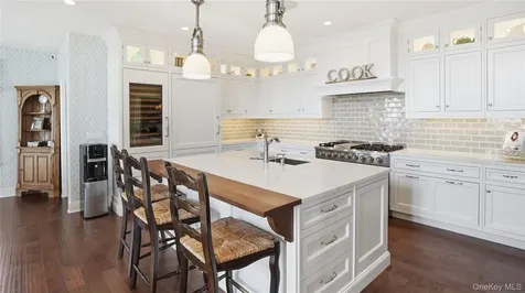 40 Pembroke Drive Glen Cove NY 11542