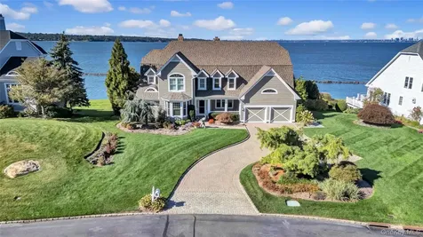 40 Pembroke Drive Glen Cove NY 11542