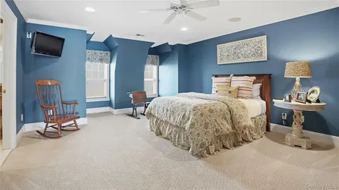 40 Pembroke Drive Glen Cove NY 11542
