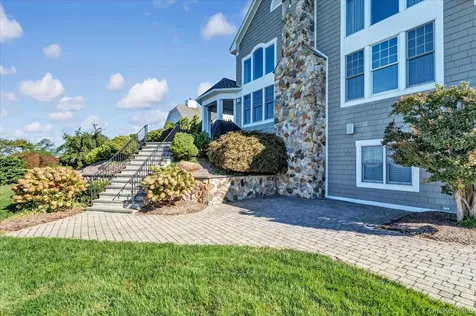 40 Pembroke Drive Glen Cove NY 11542
