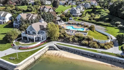 40 Pembroke Drive Glen Cove NY 11542