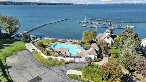 40 Pembroke Drive Glen Cove NY 11542