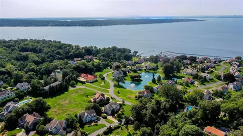 40 Pembroke Drive Glen Cove NY 11542