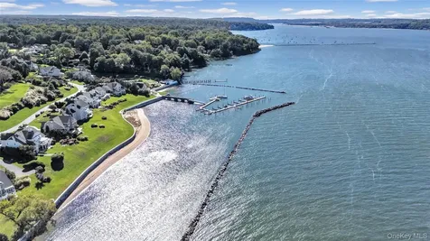 40 Pembroke Drive Glen Cove NY 11542