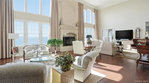 40 Pembroke Drive Glen Cove NY 11542