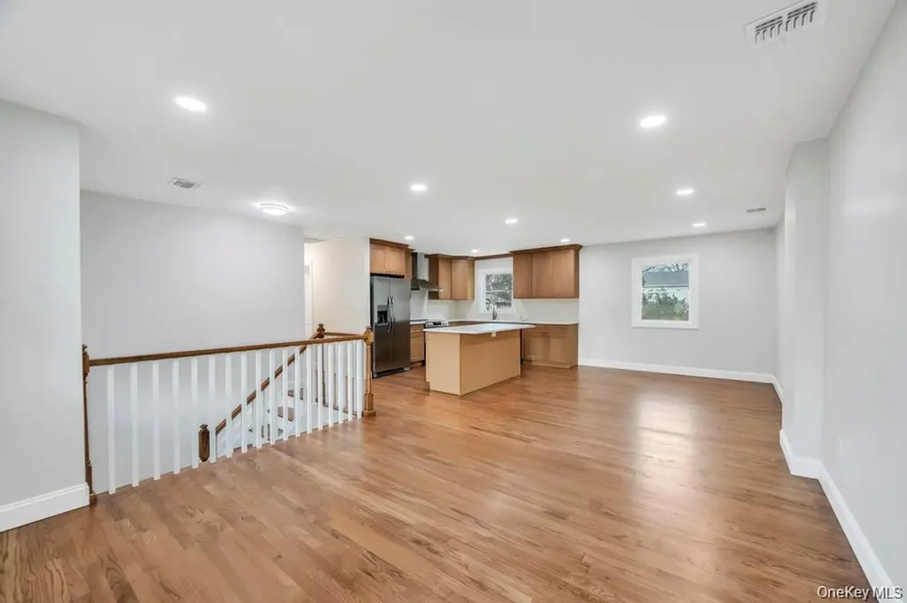 339 Avenue B Ronkonkoma NY 11779