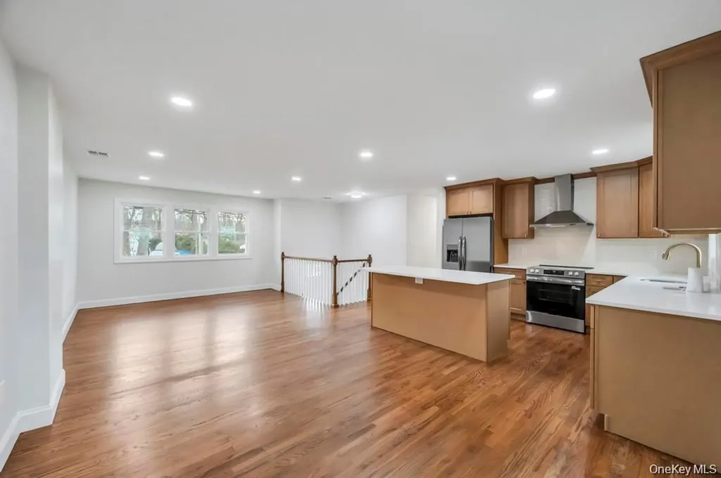 339 Avenue B Ronkonkoma NY 11779