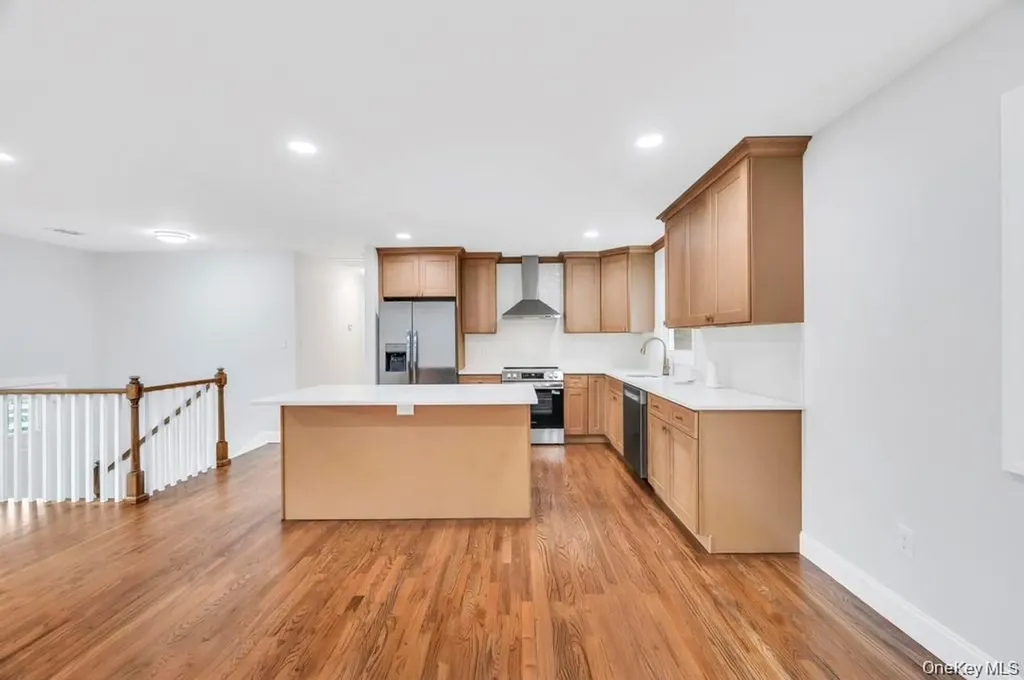 339 Avenue B Ronkonkoma NY 11779