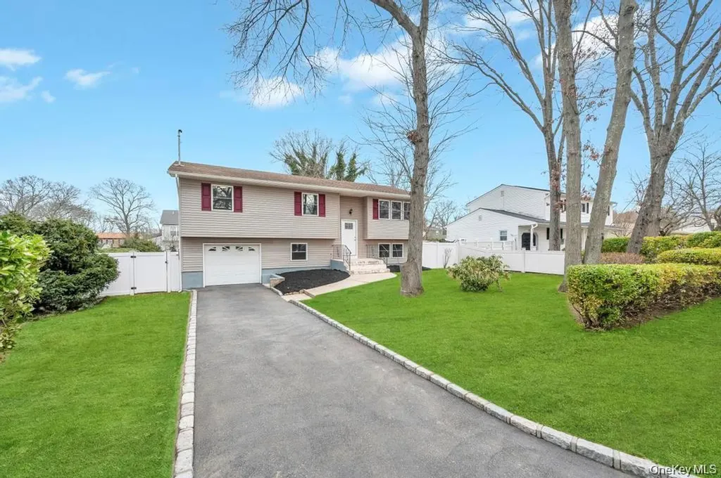 339 Avenue B Ronkonkoma NY 11779