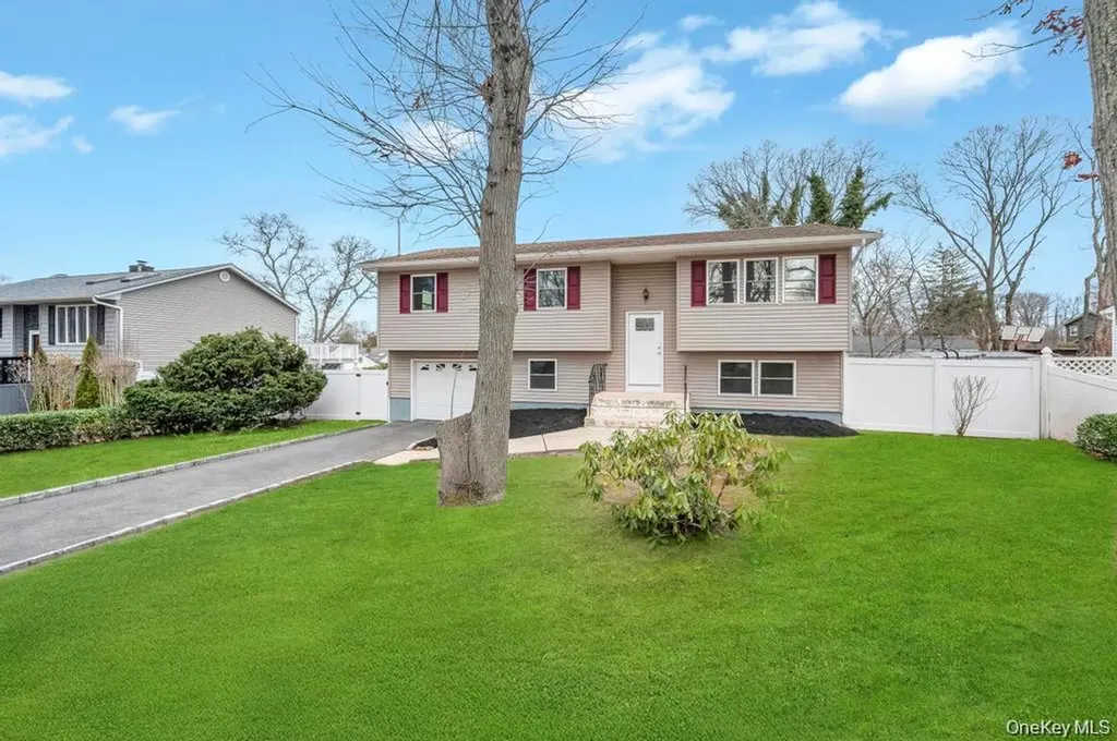 339 Avenue B Ronkonkoma NY 11779