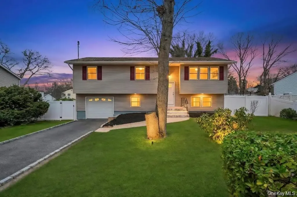 339 Avenue B Ronkonkoma NY 11779