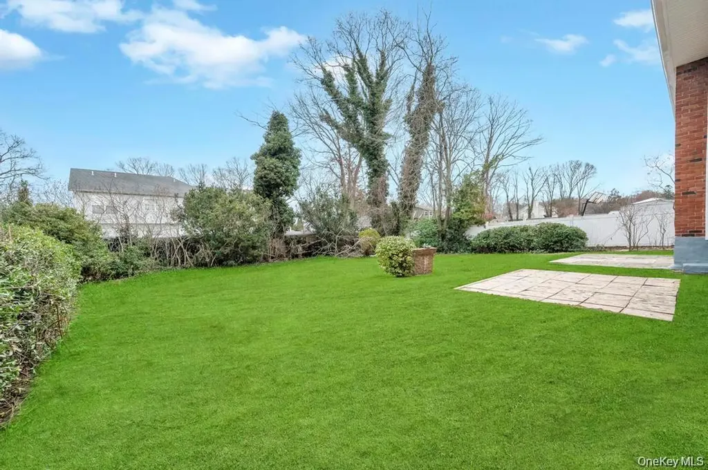 339 Avenue B Ronkonkoma NY 11779