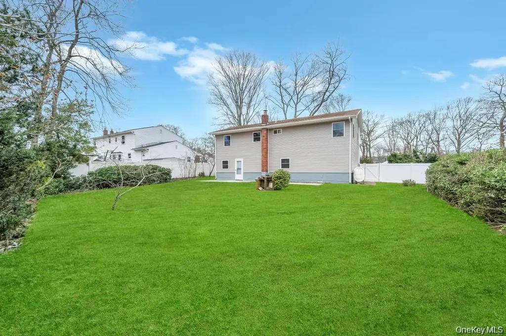339 Avenue B Ronkonkoma NY 11779