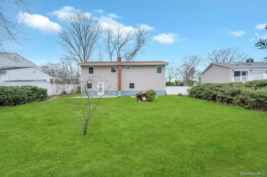 339 Avenue B Ronkonkoma NY 11779