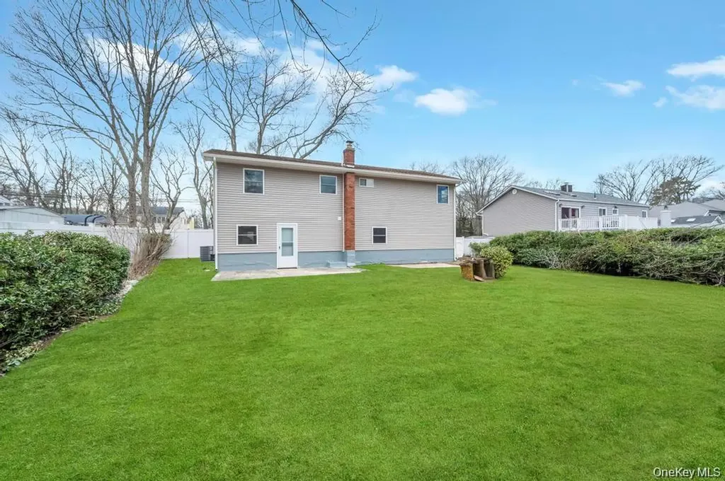 339 Avenue B Ronkonkoma NY 11779