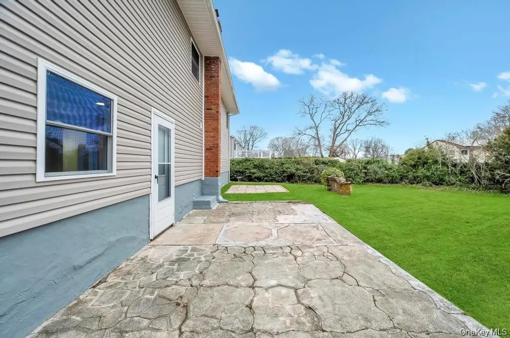 339 Avenue B Ronkonkoma NY 11779