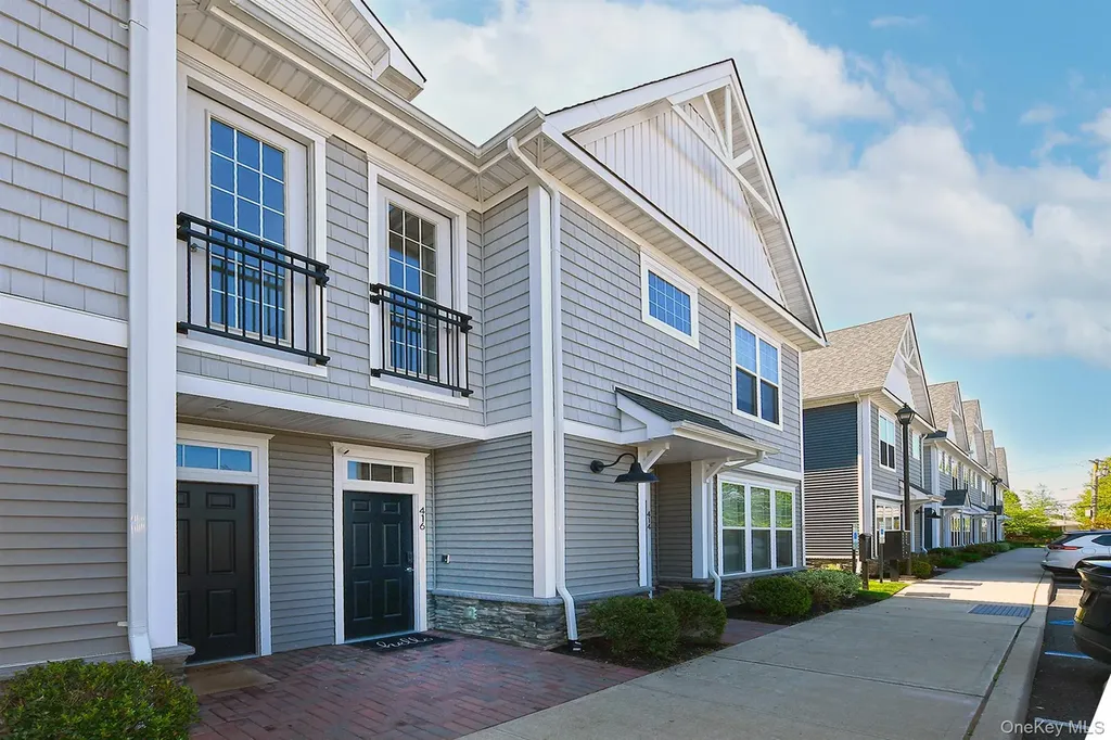 416 White Rose Lane East Meadow NY 11554
